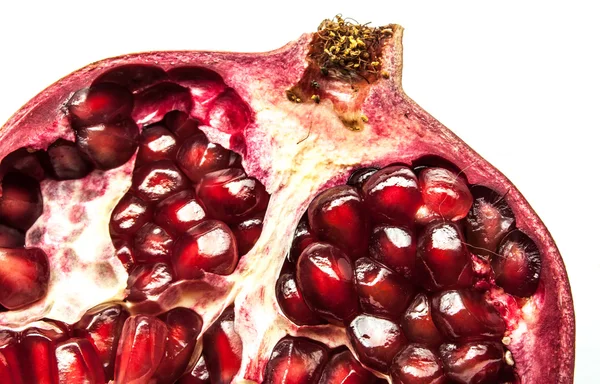 Beyaz üzerine izole edilmiş nar.