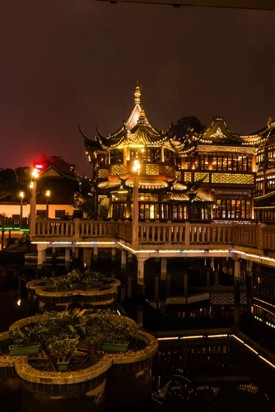 Kinesiska traditionell Yuyuan trädgården i Shanghai — Stockfoto