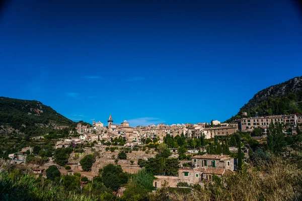 Bella vista della piccola città Valldemossa — Foto Stock