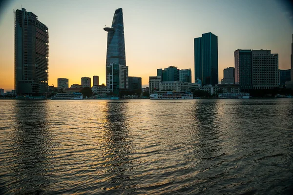 Panorama of Ho Chi Minh viewed over Saigon river — Stock Photo, Image