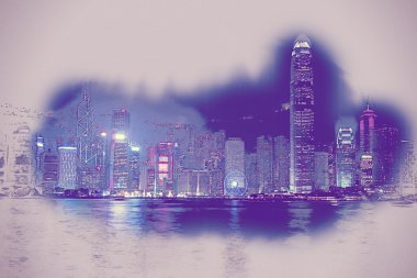 Hong Kong Adası ile gece ışıklı scyscrapes