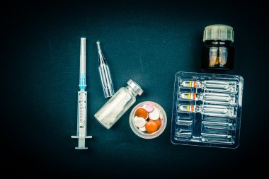 Tıbbi nesneleri natürmort yukarıda da görüleceği.