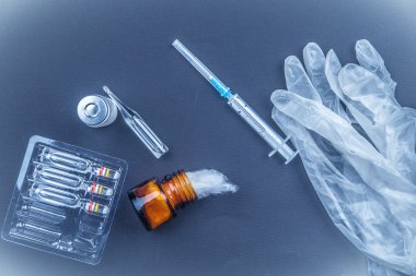 Tıbbi nesneleri natürmort yukarıda da görüleceği.