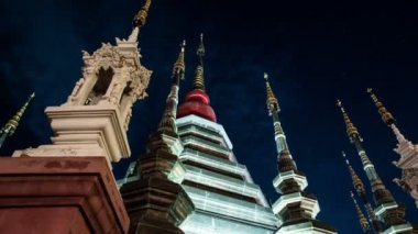 Chiang Mai, Tayland bir tapınağın Gece timelapse