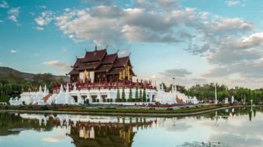 Gün gece timelapse, Royal Flora Tapınağı Chiang Mai, Tayland için