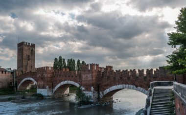 Ponte Scaligero Ortaçağ taş köprü