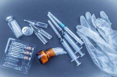 Tıbbi nesneleri natürmort yukarıda da görüleceği.