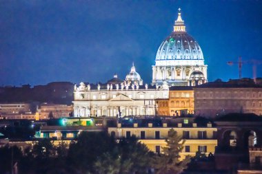 st gece görünümü. Roma'da, İtalya'da peter katedrali 