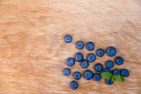 Blueberry on wood — Stock Photo, Image