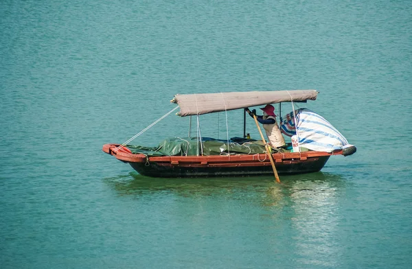 Barche in un villaggio di pescatori, Vietnam — Foto Stock