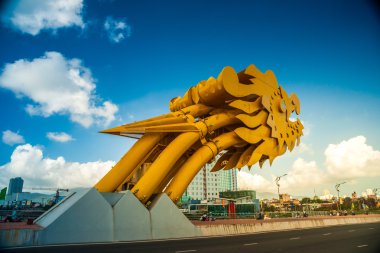 Da Nang Bridge'de ejderha kafa parçası
