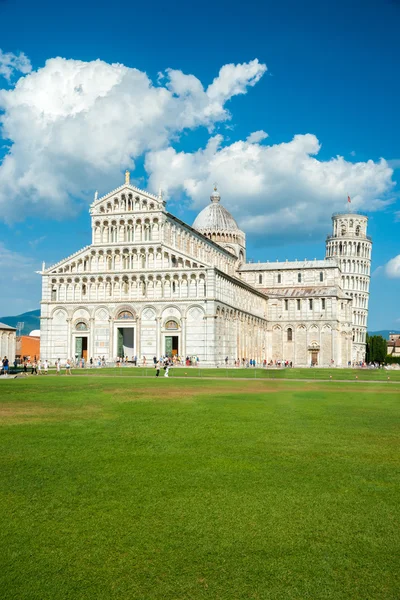 Leaning tower, Baptistery and Duomo, Piazza dei miracoli, Pisa, — Stock Photo, Image