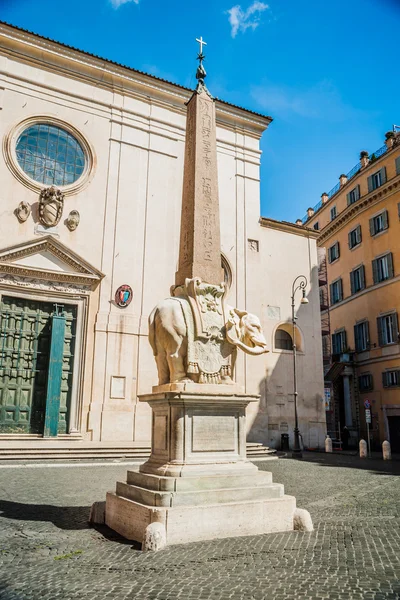 Obelisk w Piazza Santa Maria sopra Minerva — Zdjęcie stockowe