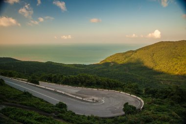 Hai Van pass - kıyı şeridi m uzanan ünlü yolu