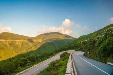 Hai Van pass - kıyı şeridi m uzanan ünlü yolu