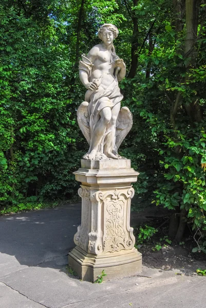 Sculpture of Leda and swan in Wilanow park, Warsaw, Poland — Stock Photo, Image