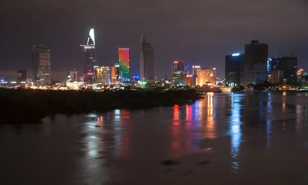 Paisaje urbano de Ho Chi Minh por la noche — Foto de Stock