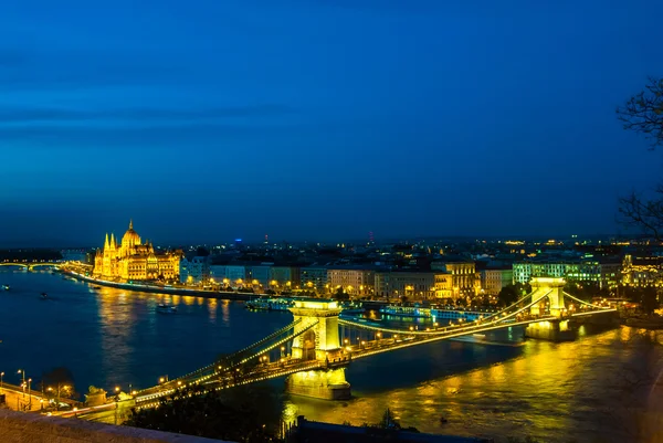 El famoso puente de la Cadena en Budapest — Foto de Stock