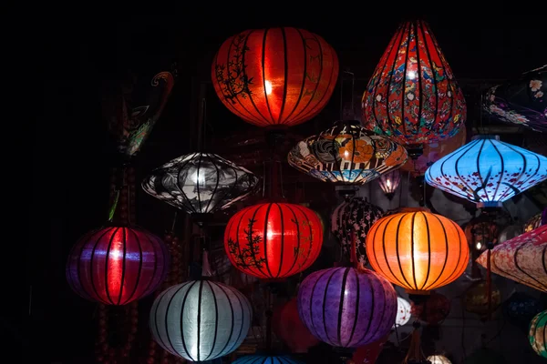 Lanternes nocturnes dans la vieille ville de Hoi An — Photo