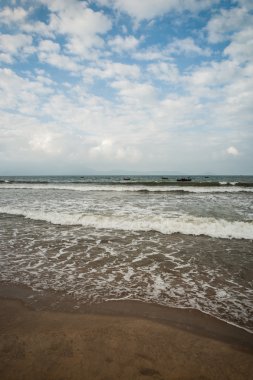 Da Nang şehir beach civarındaki dalgalar deniz