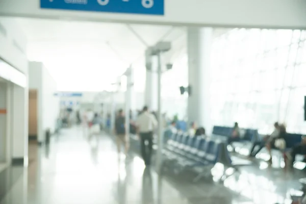 Wazig foto van een luchthaven terminal. — Stockfoto