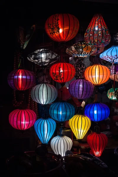 Faroles nocturnos en la vieja ciudad de Hoi An — Foto de Stock