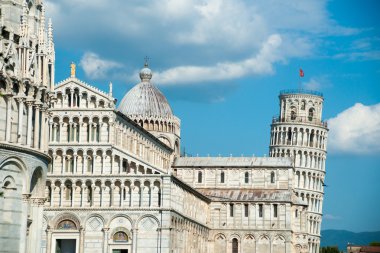Leaning tower, vaftizhane ve Duomo, Piazza dei miracoli, Pisa,
