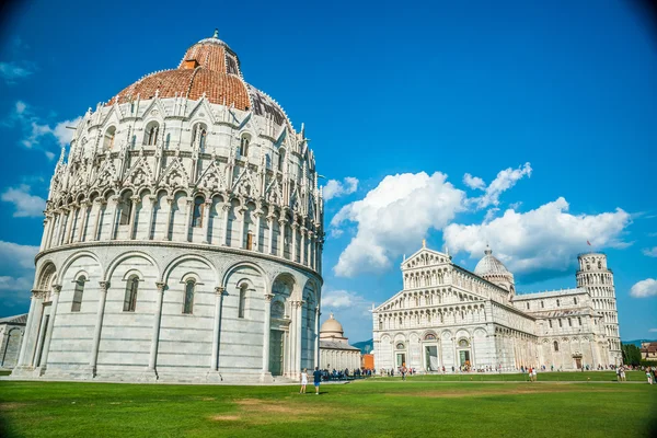 Leaning tower, Baptistery and Duomo, Piazza dei miracoli, Pisa, — Stock Photo, Image