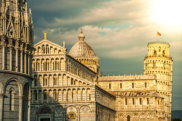 Leaning tower, Baptistery and Duomo, Piazza dei miracoli, Pisa, — Stock Photo, Image