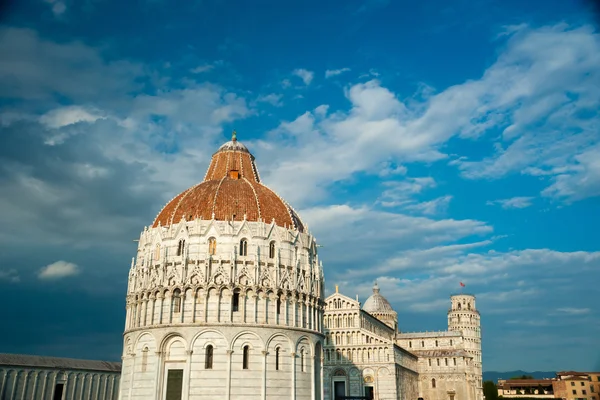 Leaning tower, Baptistery and Duomo, Piazza dei miracoli, Pisa, — Stock Photo, Image