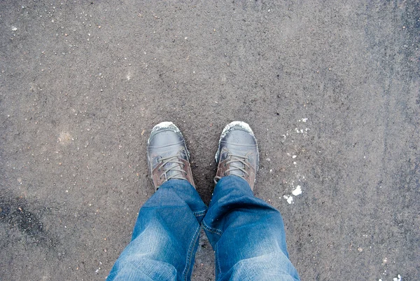 Male sneakers on the asphalt road — Stock Photo, Image