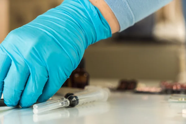 Syringe with glass vials and medications pills drug — Stock Photo, Image