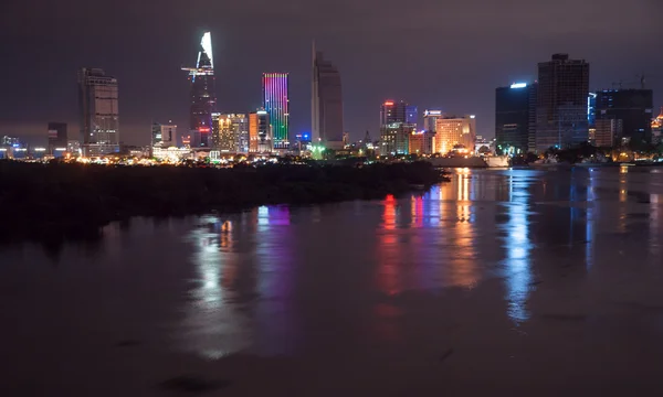 Stadtbild von ho chi minh bei Nacht — Stockfoto