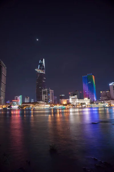 Stadsgezicht van ho chi minh nachts — Stockfoto