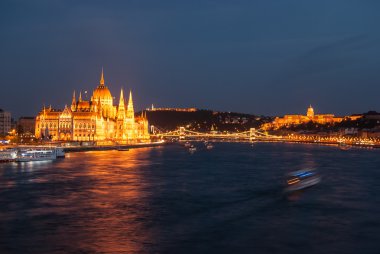 Budapeşte cityscape akşam. 