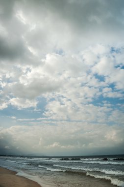 Da Nang şehir beach civarındaki dalgalar deniz