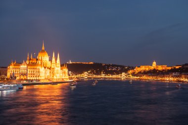 Budapeşte cityscape akşam. 
