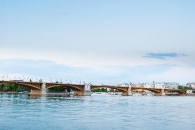 Margit ya da Margaret Köprüsü