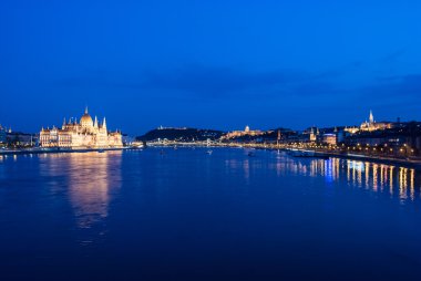Budapeşte cityscape akşam. 