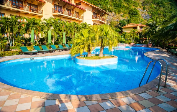 Luxuoso hotel tropical resort — Fotografia de Stock