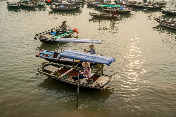 Barcos em Ha Long Bay — Fotografia de Stock
