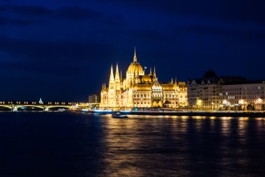 Budapeşte cityscape akşam. 