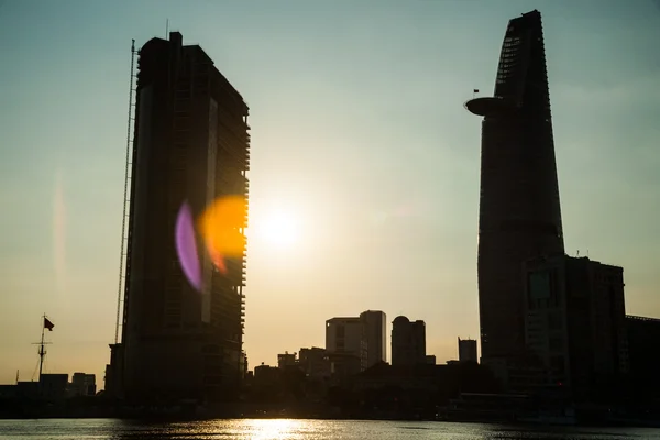 Panorama van Ho Chi Minh bekeken over Saigon-rivier — Stockfoto