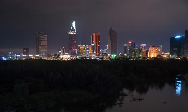 Paisaje urbano de Ho Chi Minh por la noche — Foto de Stock