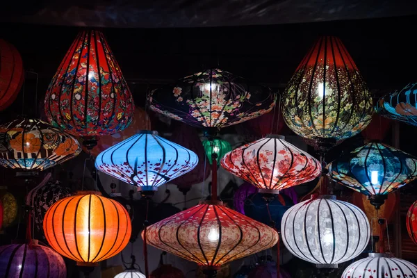 Nacht lantaarns in oude Hoi een stad — Stockfoto