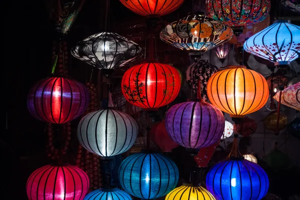 Lanternes nocturnes dans la vieille ville de Hoi An — Photo