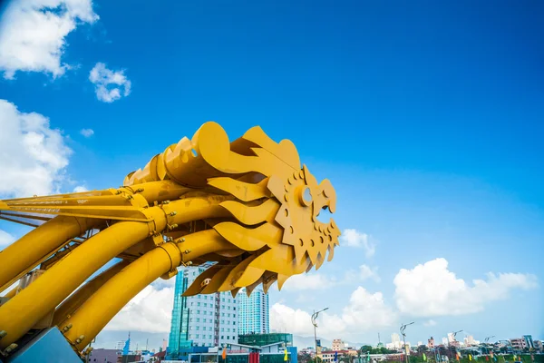 Parte principal da ponte do dragão em Da Nang, Vietnã . — Fotografia de Stock