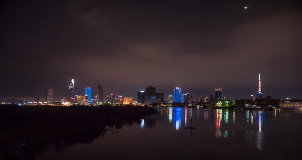 Stadsgezicht van ho chi minh nachts — Stockfoto