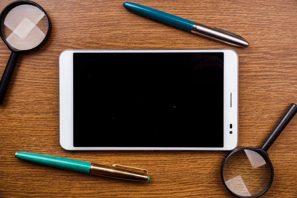 Gadget na mesa de madeira — Fotografia de Stock