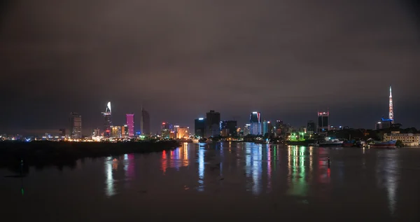 Cityscape de Ho Chi Minh à noite — Fotografia de Stock
